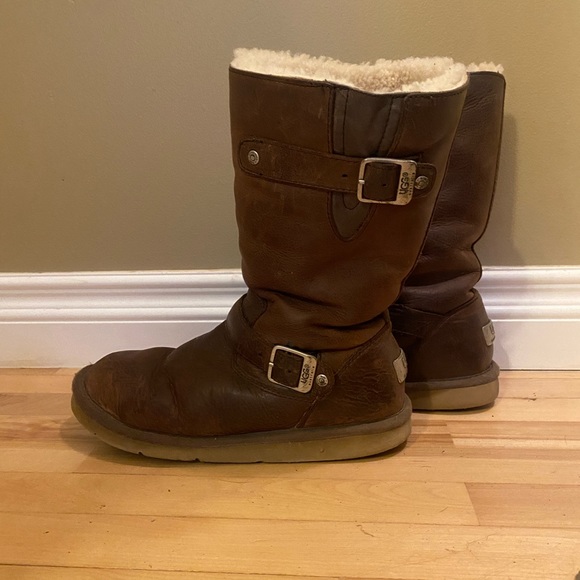 Ugg Kensington Boot - GUC - Size 9 - Picture 1 of 3